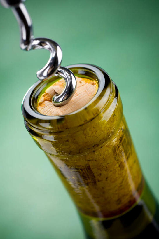 无人,竖图,俯视,室内,特写,白天,金属制品,金属,开瓶器,螺旋,开瓶,红酒瓶,玻璃制品,酒瓶,一个,玻璃瓶,瓶子,单个,开启,启瓶器,瓶启,红酒酒启,红酒开瓶器,红酒启瓶器,酒刀,酒开,酒起,葡萄酒开酒器,葡萄酒开瓶器,彩图,高角度拍摄,酒具