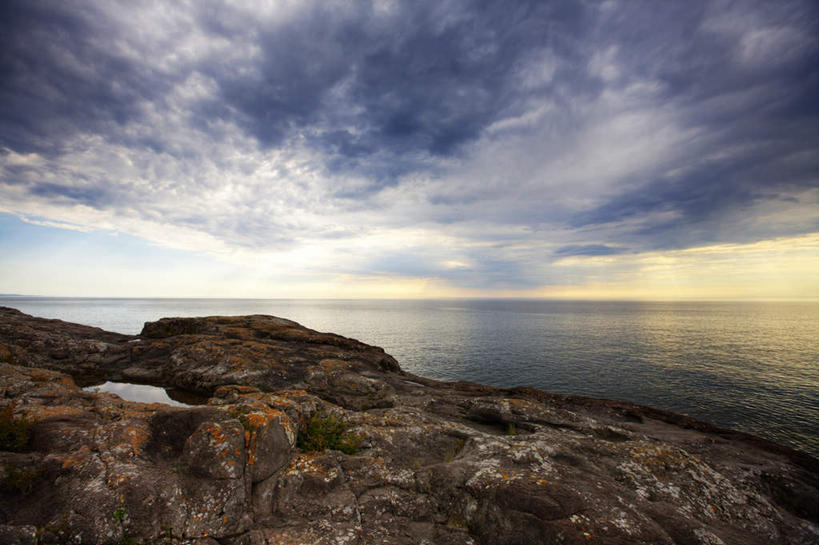 无人,横图,室外,白天,正面,旅游,度假,湖,湖泊,石头,美景,山,山脉,水,美国,阴影,光线,石子,影子,湖面,景观,山峰,水流,水面,云,云朵,山峦,云彩,娱乐,蓝色,白云,蓝天,天空,阳光,自然,湖水,群山,天,享受,休闲,景色,放松,晴朗,北美,北美洲,自然风光,美洲,明尼苏达州,北亚美利加洲,亚美利加洲,明尼苏达,北星之州,石块,岩石,晴空,彩图