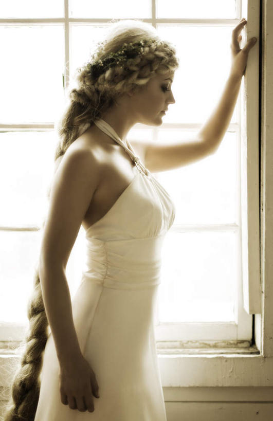 西方人,一个人,新娘,站,摸,竖图,室内,白天,侧面,婚纱,婚礼,快乐,窗户,玻璃,欧洲,欧洲人,仅一个年轻女性,仅一个女性,仅一个人,抚摸,庆祝,光线,结婚,注视,玻璃窗,玻璃制品,白色,阳光,观察,看,站着,一件,喜庆,观看,纪念,优雅,察看,高贵,关注,尊贵,高尚,文雅,崇高,尤物,年轻女性,女人,女性,白种人,触摸,接触,站立,半身,彩图,婚礼服,礼服,高兴,佳丽,丽人,美人