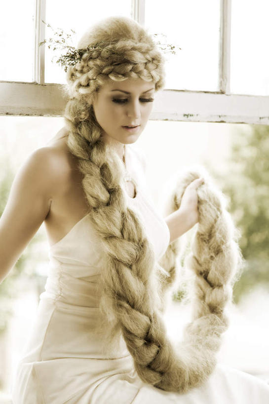 西方人,头发,一个人,新娘,站,摸,竖图,室内,白天,侧面,婚纱,婚礼,快乐,窗户,玻璃,欧洲,欧洲人,仅一个年轻女性,仅一个女性,仅一个人,抚摸,庆祝,光线,结婚,注视,玻璃窗,玻璃制品,黄色,白色,阳光,观察,看,站着,一件,喜庆,观看,纪念,优雅,察看,高贵,关注,尊贵,高尚,文雅,崇高,尤物,年轻女性,女人,女性,白种人,长发,触摸,接触,站立,半身,彩图,婚礼服,礼服,高兴,佳丽,丽人,美人