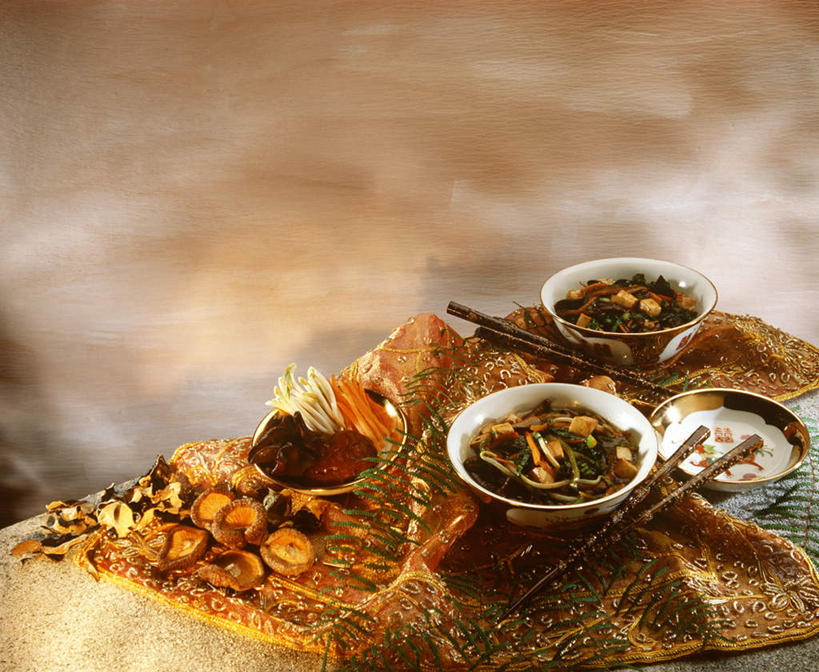 无人,横图,俯视,室内,白天,筷子,蔬菜,椰菜,卷心菜,餐具,一双,许多,新鲜,菌菇,蘑菇,食品,筷架,很多,菌类,筷枕,文化,传统,食物,一个,碗,甘蓝,食用菌,有机食品,绿色食品,单个,礼节,筷子架,混合,放置,搁置,安排,礼仪,盛放,混淆,夹杂,进餐用具,结球甘蓝,甘兰,包心菜,彩图,高角度拍摄