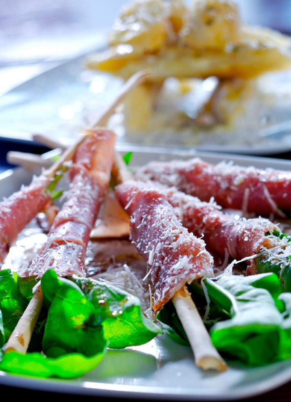 点心,面包,奶酪,无人,竖图,室外,特写,白天,正面,蔬菜,静物,一堆,许多,堆叠,堆积,新鲜,干酪,起司,食品,面点,芝士,营养,食物,糕点,乳酪,有机食品,绿色食品,堆,乳制品,发酵,芝麻菜,德国芥菜,火箭生莱,芸芥,芝麻叶,紫花南芥,彩图