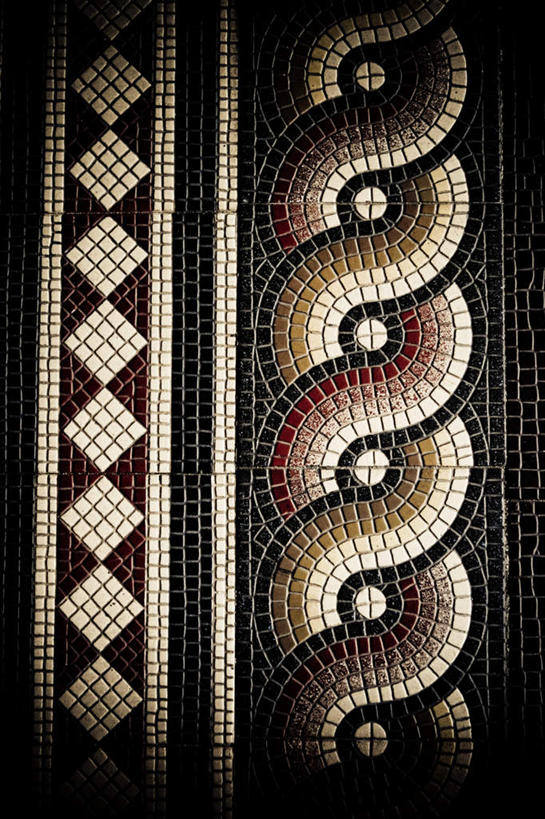 无人,竖图,室内,特写,白天,正面,静物,花纹,装饰,镶嵌,方形,陶瓷,陶瓷制品,古典,古董,华丽,修饰,点缀,古玩,衬托,美观,雅致,雅观,彩图