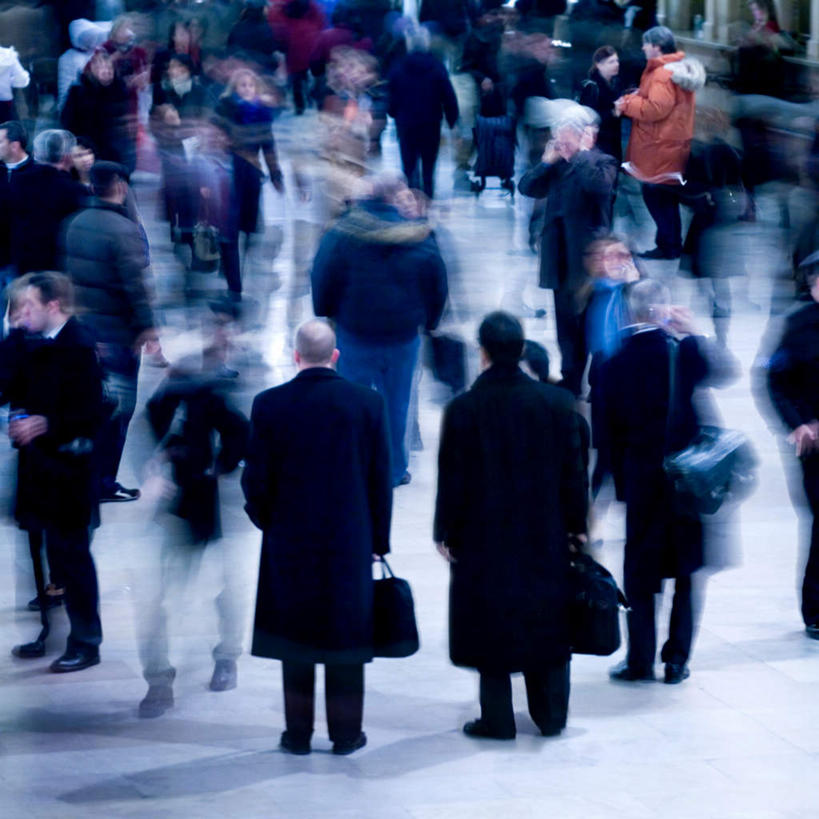 西方人,站,走,横图,室外,白天,度假,美景,城市风光,城市,道路,路,公路,欧洲,欧洲人,阴影,光线,影子,景观,交通,许多人,繁忙,娱乐,背面,阳光,站着,一群人,享受,休闲,景色,放松,忙碌,劳碌,白种人,马路,步行,散步,站立,走路,彩图,全身