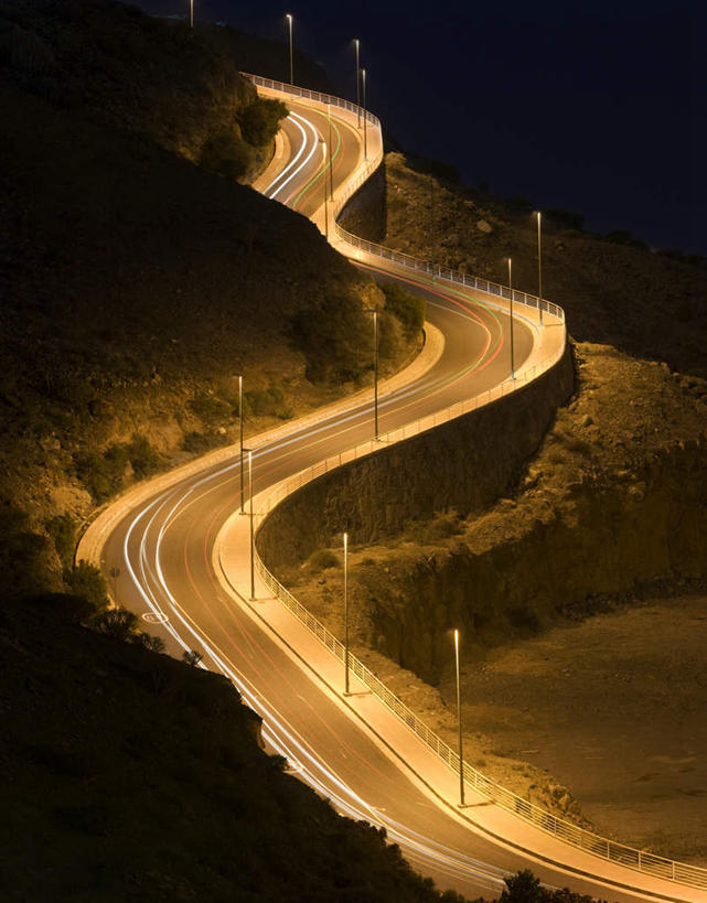 无人,竖图,俯视,航拍,室外,夜晚,度假,美景,城市风光,城市,道路,路,路灯,公路,照明,曲折,弯曲,景观,灯光,交通,娱乐,灯,享受,休闲,景色,放松,蜿蜒,照亮,照明设备,鸟瞰,马路,彩图,高角度拍摄