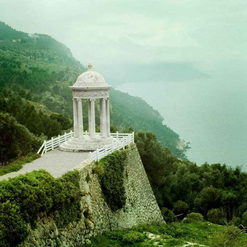 无人,教堂,宫殿,方图,室外,白天,正面,旅游,度假,美景,植物,西班牙,欧洲,节日,景观,云,云朵,云彩,文化,娱乐,圆顶,树,树木,蓝色,绿色,白云,蓝天,天空,自然,天,祈祷,享受,休闲,健康,景色,放松,许愿,宗教,信仰,生长,晴朗,成长,纪念,祈求,南欧,自然风光,信念,马略卡岛,西班牙王国,巴利阿里群岛,马略卡,平安,晴空,彩图,大教堂,礼拜堂