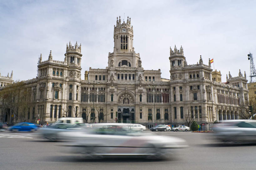 无人,教堂,横图,室外,白天,正面,度假,美景,城市风光,城市,道路,路,公路,汽车,旗帜,国旗,西班牙,欧洲,许多,奔驰,朦胧,模糊,景观,乌云,云,阴天,云朵,交通,首都,很多,云彩,奔腾,娱乐,车,天空,交通工具,轿车,天,奔跑,享受,休闲,马德里,景色,放松,宗教,信仰,昏暗,阴沉,南欧,载具,飞驰,疾驰,信念,西班牙王国,马德里自治区,旗,马路,彩图,大教堂,礼拜堂