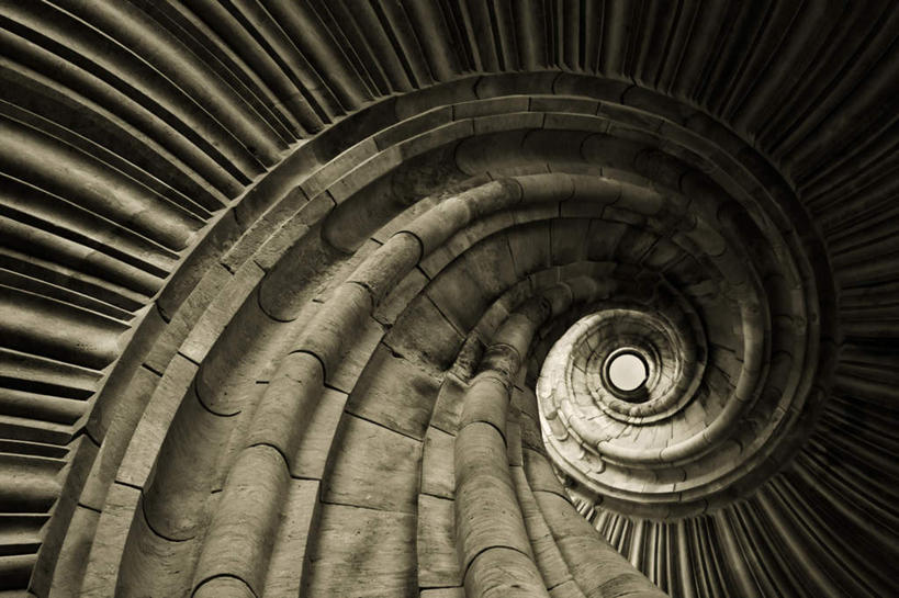 无人,栏杆,横图,俯视,室内,白天,旅游,度假,名胜古迹,楼梯,标志建筑,地标,建筑,遗迹,扶手,螺旋,城堡,阶梯,旋转,古迹,文物,娱乐,建设,古建筑,护栏,台阶,享受,休闲,旅游胜地,放松,古堡,古文明,扭转,彩图,高角度拍摄