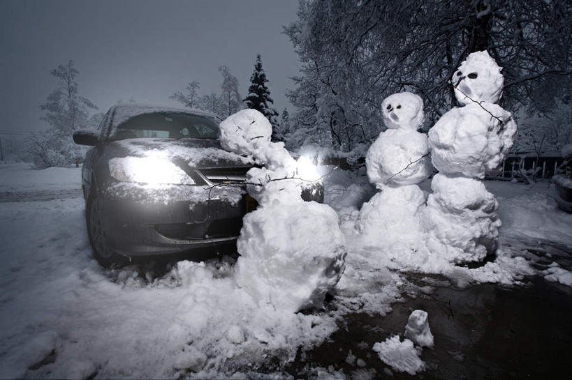 无人,横图,室外,白天,正面,旅游,度假,游戏,美景,雪,大雪,汽车,照明,一辆,覆盖,积雪,景观,雪景,雪人,冬季,冬天,灯光,玩,娱乐,车,灯,天空,自然,灯具,交通工具,轿车,天,享受,休闲,景色,放松,寒冷,警示,活动,车灯,尾灯,照亮,提醒,昏暗,照明设备,发泄,提示,消遣,智力,自然风光,载具,事故,遮盖,撞毁,宣泄,严寒,笼罩,笼盖,灰暗,晦暗,玩耍,嬉戏,彩图,拟人