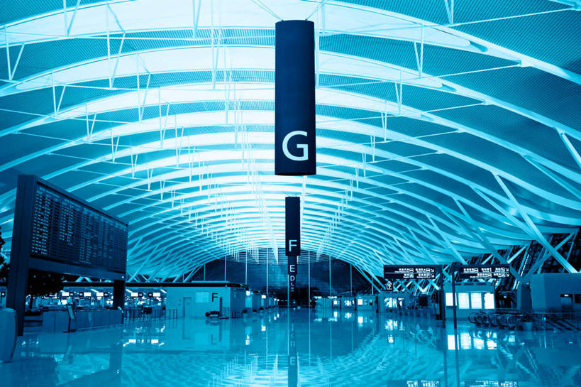 无人,机场,横图,室内,白天,正面,天花板,飞机场,阴影,光线,英文,标志,瓷砖,地砖,文字,影子,字符,字母,灯光,地面,标识,倒影,英文字母,倒映,反照,航空站,空港,彩图