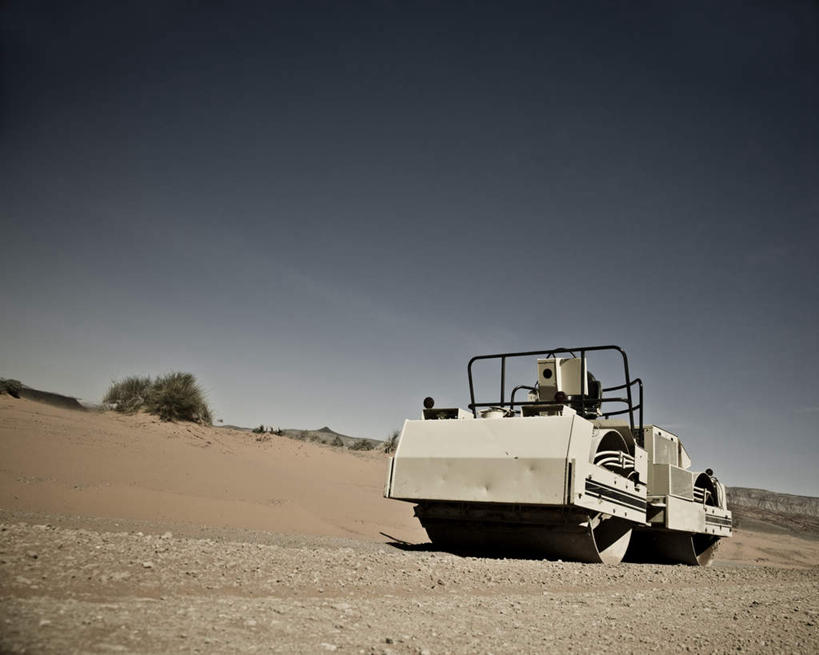 无人,横图,室外,白天,正面,旅游,度假,美景,沙漠,植物,阴影,光线,影子,景观,娱乐,树,树木,蓝色,绿色,蓝天,天空,阳光,自然,天,享受,休闲,景色,放松,生长,晴朗,成长,自然风光,装甲车,万里无云,坦克车,大漠,砂漠,晴空,晴空万里,彩图