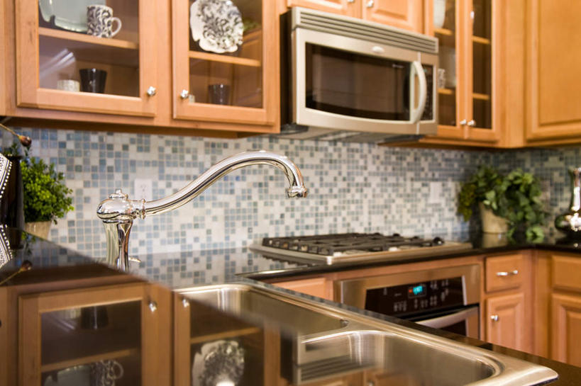 无人,横图,室内,白天,正面,植物,厨房,阴影,反射,盆栽,水龙头,影子,墙,盆景,开关,墙壁,墙面,绿色,自然,橱柜,打开,生长,成长,阀门,水咀,彩图,灶间