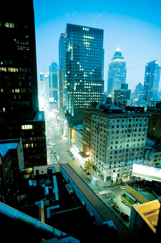 无人,高楼大厦,竖图,室外,夜晚,正面,度假,美景,城市风光,城市,大厦,建筑,摩天大楼,纽约,美国,景观,娱乐,蓝色,蓝天,天空,天,享受,休闲,景色,放松,晴朗,北美,北美洲,美洲,纽约州,万里无云,帝国之州,帝国州,北亚美利加洲,亚美利加洲,灯火辉煌,火树银花,灯烛辉煌,晴空,晴空万里,彩图,大楼,高层建筑,高楼,摩天楼