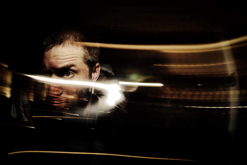 西方人,脸,头,脸颊,一个人,站,横图,室内,白天,正面,锻炼,运动,欧洲,欧洲人,仅一个男性,仅一个人,仅一个中年男性,黑色背景,服装,注视,休闲装,衣服,观察,看,站着,休闲,休闲服,创意,摄影,服饰,影棚,观看,迅速,察看,敏捷,关注,特效,创新,疾速,体育,男人,男性,中年男性,白种人,头部,脸部,脸蛋,面部,站立,半身,彩图,影棚拍摄,健身,拍摄