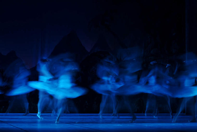 西方人,跳舞者,舞台,站,横图,室内,白天,正面,裙子,跳舞,芭蕾,欧洲,欧洲人,模糊,许多人,站着,一群人,短裙,舞姿,芭蕾舞裙,芭蕾裙,含糊,恍惚,模胡,依稀,隐约,芭蕾舞,白种人,舞蹈家,舞蹈演员,舞者,表演台,站立,彩图,全身,舞蹈