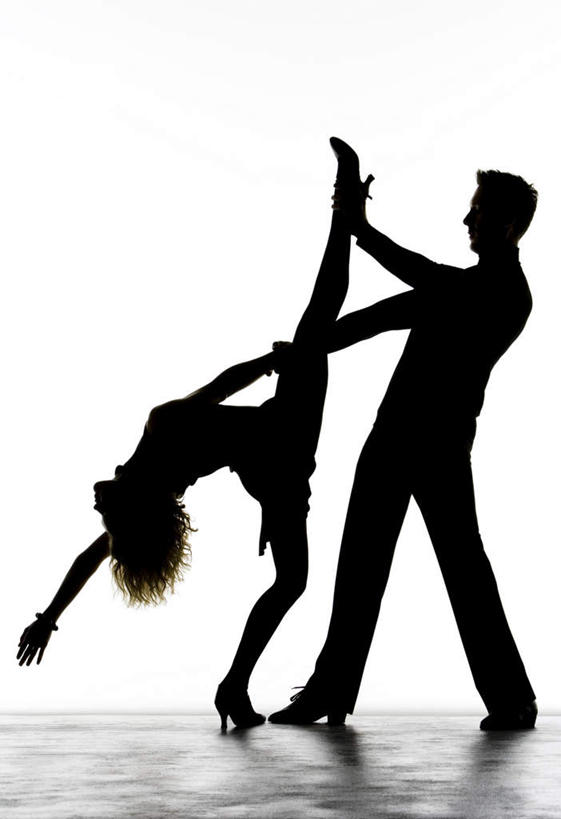 西方人,两个人,站,举,竖图,室内,特写,白天,白色背景,侧面,跳舞,欧洲,欧洲人,背光,托,站着,摄影,影棚,后仰,舞姿,逆光,男人,男性,年轻男性,年轻女性,女人,女性,白种人,举起,举手,举着,向上举,向上伸,向上托,站立,彩图,全身,影棚拍摄,拍摄,舞蹈