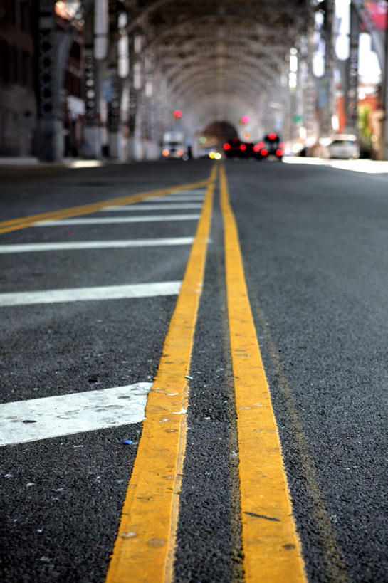 无人,竖图,室外,白天,正面,大桥,道路,街道,立交桥,路,桥梁,公路,纽约,美国,线条,直线,高架,斜拉桥,桥,交通,方向,箭头,双黄线,笔直,北美,北美洲,指向,延伸,美洲,纽约州,帝国之州,帝国州,簇,北亚美利加洲,亚美利加洲,笔挺,延长,马路,彩图