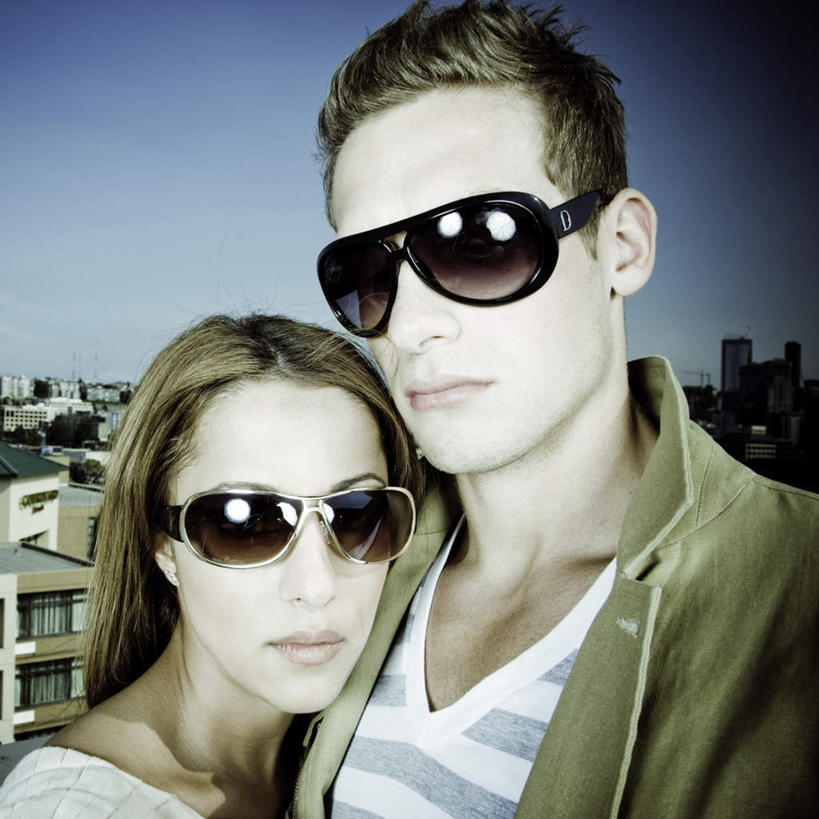 西方人,两个人,站,抱,方图,室内,白天,正面,爱情,欧洲,欧洲人,服装,鲜艳,墨镜,眼镜,浪漫,美丽,注视,休闲装,漂亮,衣服,太阳镜,太阳眼镜,观察,看,站着,休闲,温暖,温馨,休闲服,遮阳镜,恩爱,帅气,恋人,服饰,抱着,观看,和睦,察看,优美,搂着,关注,摩登,艳丽,斑斓,标致,瑰丽,娇艳,锦绣,娟秀,俊丽,奇丽,俏丽,时兴,秀丽,男人,男性,年轻男性,年轻女性,女人,女性,白种人,情侣,怀抱,搂,搂抱,相抱,拥抱,站立,半身,彩图,伴侣,融洽