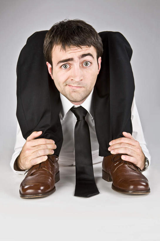 西方人,眼睛,嘴,眉毛,睫毛,一个人,商务人士,商务男性,竖图,室内,白天,正面,衬衫,欧洲,欧洲人,瞳孔,仅一个男性,仅一个人,阴影,灰色背景,套装,时间,反射,时钟,手表,影子,计时,注视,仅一个年轻男性,蓝色,钟表,嘟嘴,观察,看,趴着,撅嘴,表,眼部,摄影,影棚,观看,腕表,察看,关注,商务装,蜷曲,工薪阶层,男人,男性,年轻男性,白种人,睫,眉,眼,眼睫毛,眼眉,嘴巴,嘴唇,白领,上班族,钟,趴,彩图,全身,影棚拍摄,衬衣,拍摄,眼眉毛