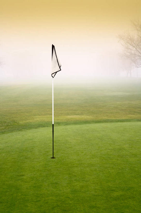 无人,竖图,全景,室外,白天,正面,旅游,度假,草地,草坪,美景,天际线,植物,雾,一根,朦胧,模糊,围绕,球杆,景观,凌晨,清晨,娱乐,高尔夫球场,草,黄色,绿色,天空,自然,天,享受,休闲,景色,放松,缭绕,迷雾,矗立,早晨,自然风光,耸立,旋绕,挺立,萦绕,回绕,大雾,彩图