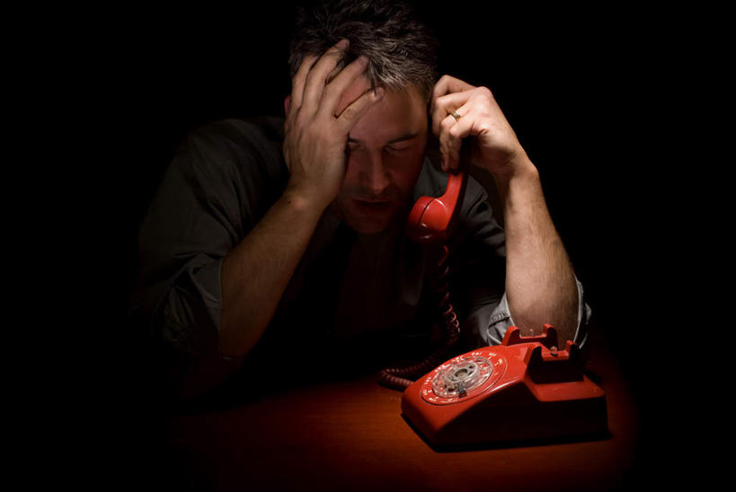 西方人,一个人,闭眼,说,打电话,横图,室内,白天,正面,讨论,失败,电话,欧洲,欧洲人,仅一个男性,仅一个人,仅一个中年男性,撑,握,黑色背景,沮丧,拿,拿着,通讯设备,黑色,话筒,难受,电话线,无奈,握着,摄影,影棚,失望,悲伤,撑着,伤心,恐怖,难过,失落,沉默,颓废,挫败,不祥,受挫,落败,落空,错过,失足,失意,失策,失算,颓丧,衰颓,悲哀,懊丧,颓靡,气馁,丧气,中间色,消亡,罪恶,败北,挫折,交流,失利,男人,男性,中年男性,白种人,电话机,闭眼睛,闭着眼,闭着眼睛,沟通,讲话,交谈,商讨,说话,谈话,通话,半身,彩图,影棚拍摄,拍摄