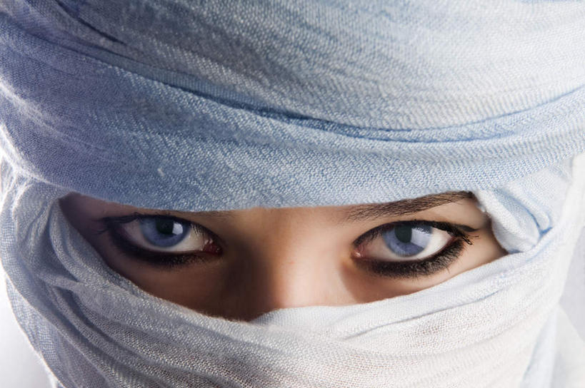 西方人,脸,头,眼睛,脸颊,眉毛,睫毛,一个人,横图,室内,特写,白天,正面,欧洲,欧洲人,瞳孔,仅一个年轻女性,仅一个女性,仅一个人,注视,白色,观察,看,眼部,观看,察看,关注,蒙面,年轻女性,女人,女性,白种人,头部,睫,脸部,脸蛋,眉,面部,眼,眼睫毛,眼眉,半身,彩图,眼眉毛