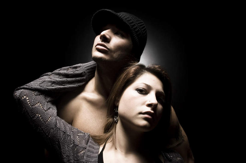 西方人,健壮,两个人,站,抱,横图,室内,特写,白天,正面,爱情,欧洲,欧洲人,阴影,黑色背景,光线,影子,灯光,浪漫,注视,观察,看,站着,温暖,温馨,恩爱,恋人,摄影,影棚,抱着,观看,和睦,察看,搂着,关注,强健,结实,硬朗,男人,男性,年轻男性,年轻女性,女人,女性,白种人,情侣,怀抱,搂,搂抱,相抱,拥抱,站立,半身,彩图,影棚拍摄,拍摄,伴侣,融洽