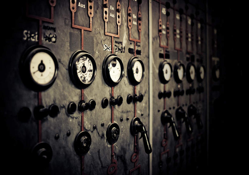 无人,横图,室内,特写,白天,正面,零件,电路,静物,一排,许多,关闭,朦胧,模糊,整齐,电力,标志,数字,文字,字符,电能,标识,开关,排列,按钮,把手,门把手,打开,发电站,阿拉伯数字,电,电源,门把,开启,队列,能量,仪表盘,变压器,闭合,拉手,彩图