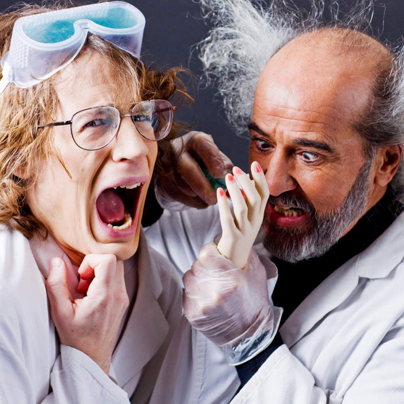 西方人,脸,头,脸颊,秃头,两个人,同事,医生,科学家,横图,室内,特写,白天,正面,成功,合作,团队,集体,信心,欧洲,欧洲人,撑,握,朦胧,模糊,墨镜,眼镜,棕色,托腮,注视,队伍,肩膀,蓝色,太阳镜,太阳眼镜,观察,看,托,握拳,医护人员,医疗人员,遮阳镜,握着,观看,尖叫,吃惊,受惊,察看,领导,白大褂,成就,关注,托下巴,合伙,领袖,科学研究者,老年男性,老年女性,男人,男性,女人,女性,白种人,头部,长发,光头,卷发,无发,脸部,脸蛋,面部,大夫,科学工作者,半身,彩图