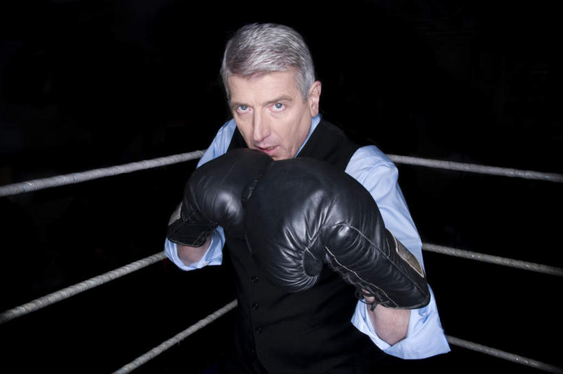 西方人,一个人,拳击手,栏杆,站,横图,室内,白天,正面,锻炼,安全,比赛,运动,拳击,欧洲,欧洲人,仅一个男性,仅一个人,仅一个中年男性,戴,盘绕,阴影,黑色背景,环绕,围绕,光线,影子,墙,围栏,防护,环抱,护栏,墙壁,墙面,黑色,灰色,手套,站着,缭绕,保护,戴着,擂台,保险,拳击场,保全,周全,安稳,安定,防护手套,平安,体育,男人,男性,中年男性,白种人,拳击家,拳击运动员,站立,半身,彩图,健身,短发