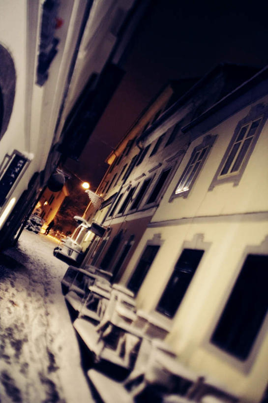 无人,咖啡厅,竖图,室外,夜晚,仰视,度假,美景,窗户,城市风光,城市,道路,路,欧洲,斯洛文尼亚,一排,许多,繁华,破旧,整齐,陈旧,房屋,屋子,景观,公寓,小路,交通,首都,娱乐,露天,楼房,玻璃窗,住宅,排列,享受,休闲,景色,放松,富贵,队列,中欧,灯火辉煌,繁荣,斯洛文尼亚共和国,荣华,卢布尔雅那,火树银花,灯烛辉煌,彩图,低角度拍摄,房子