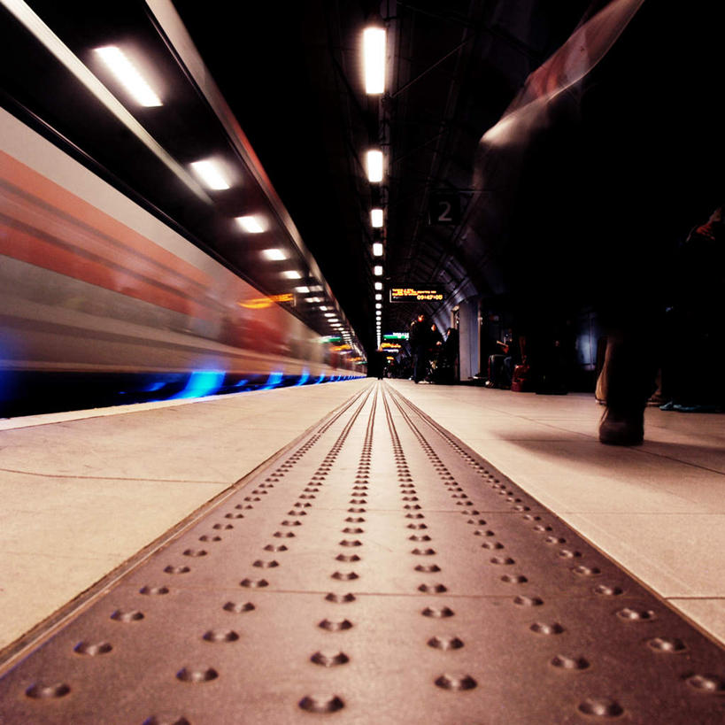 无人,方图,室内,白天,正面,地铁,车站,照明,一辆,朦胧,模糊,地铁站,灯光,地面,站台,轨道交通,顶灯,月台,灯,灯具,驾驶,行驶,操纵,快速,照亮,控制,照明设备,操控,快捷,把持,疾速,倏地,彩图,地铁机动车,地下铁,轻轨