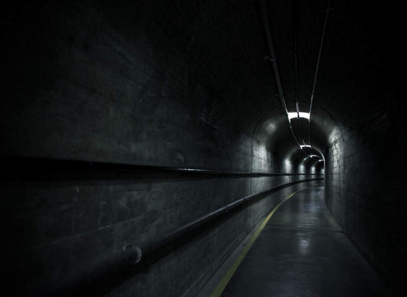 无人,横图,室内,夜晚,正面,度假,美景,城市风光,城市,照明,美国,阴影,反射,隧道,影子,墙,景观,灯光,娱乐,管道,顶灯,墙壁,墙面,灯,灯具,享受,休闲,景色,放松,照亮,亚利桑那,北美,北美洲,恐怖,照明设备,美洲,可怕,亚利桑那州,大峡谷之州,北亚美利加洲,亚美利加洲,可骇,寂静,清幽,幽静,恐惧,彩图