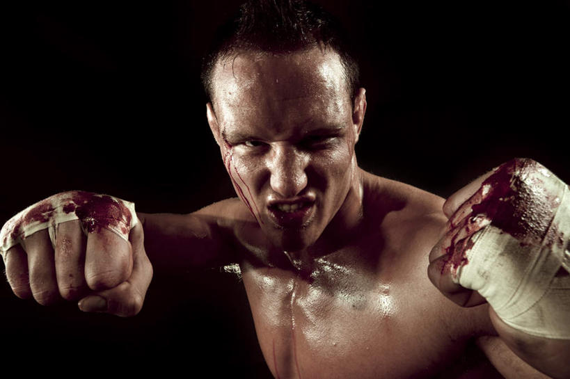 西方人,脸,头,脸颊,拳,肌肉,健壮,一个人,站,横图,室内,特写,白天,正面,欧洲,欧洲人,仅一个男性,仅一个人,阴影,黑色背景,光线,影子,注视,仅一个年轻男性,阳光,观察,看,站着,健康,活力,力量,摄影,奋斗,影棚,观看,青春,察看,搏斗,强壮,格斗,关注,血迹,屠杀,肉搏,男人,男性,年轻男性,白种人,头部,脸部,脸蛋,面部,拳头,站立,半身,彩图,影棚拍摄,拍摄