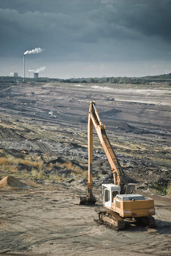 无人,竖图,室外,白天,正面,旅游,度假,草地,美景,树林,植物,地平线,景观,乌云,云,云朵,辽阔,地面,云彩,娱乐,草,树,树木,绿色,白云,自然,享受,休闲,广阔,发电厂,景色,放松,生长,成长,一望无际,垃圾场,污染,叉车,自然风光,延伸,采石场,天地相交,无边无际,一马平川,彩图