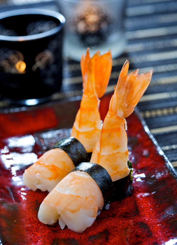 米饭,寿司,无人,竖图,俯视,室内,特写,白天,烹饪,静物,模糊,海苔,虾,日本料理,料理,食品,食盒,饭,菜肴,美食,食物,日式料理,日式,佳肴,五谷,醋饭,斑节对虾,斑节虾,日本对虾,竹节虾,含糊,恍惚,模胡,依稀,隐约,四喜饭,彩图,高角度拍摄