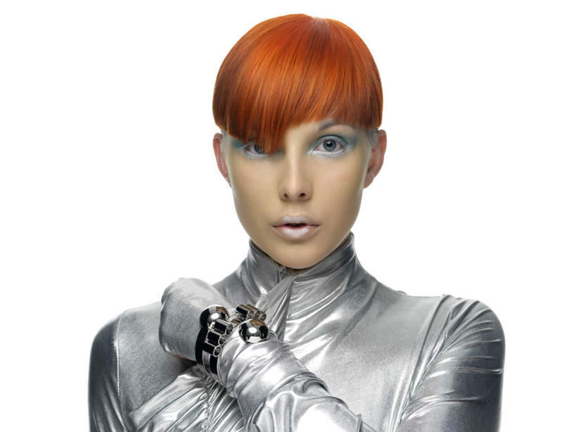 西方人,头发,一个人,模特,站,横图,室内,白天,白色背景,正面,化妆,欧洲,欧洲人,仅一个年轻女性,仅一个女性,仅一个人,装饰,注视,一个,黄色,彩妆,观察,看,站着,帅气,摄影,手镯,影棚,单个,观看,华丽,修饰,点缀,察看,关注,衬托,美观,雅致,雅观,年轻女性,女人,女性,白种人,模特儿,站立,半身,彩图,影棚拍摄,拍摄