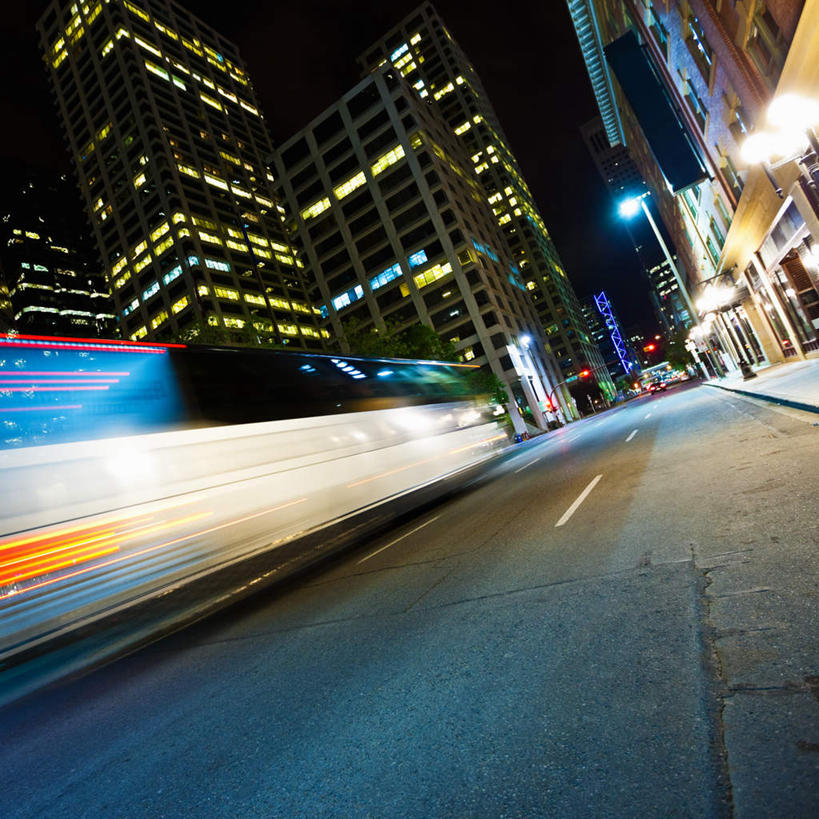 无人,高楼大厦,方图,室外,夜晚,仰视,度假,美景,城市风光,城市,大厦,道路,建筑,路,路灯,摩天大楼,公路,照明,加拿大,景观,灯光,交通,娱乐,建设,灯,黄色,享受,休闲,景色,放松,照亮,北美,北美洲,照明设备,美洲,阿尔伯塔省,阿尔伯塔,北亚美利加洲,亚美利加洲,艾伯塔,艾伯塔省,卡尔加里,马路,彩图,低角度拍摄,大楼,高层建筑,高楼,摩天楼,卡城