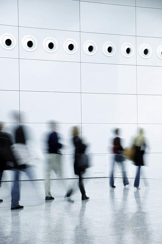 西方人,高楼大厦,走,竖图,室内,白天,侧面,办公楼,大厦,建筑,摩天大楼,写字楼,欧洲,欧洲人,阴影,服装,裤子,反射,结构,瓷砖,地砖,影子,墙,地面,许多人,构造,牛仔裤,休闲装,墙壁,墙面,衣服,楼宇,一群人,休闲,休闲服,商务楼,服饰,布局,通风口,白种人,步行,散步,走路,彩图,全身,大楼,高层建筑,高楼,摩天楼