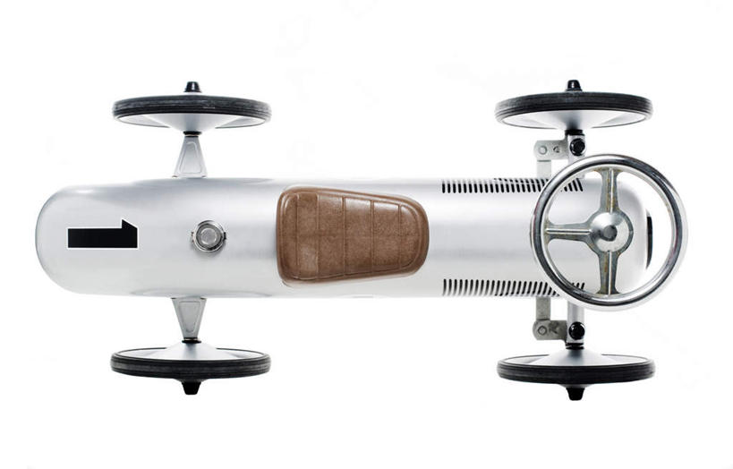 无人,横图,俯视,室内,白天,白色背景,游戏,玩具,一辆,阴影,光线,影子,灯光,玩,娱乐,车轮,方向盘,休闲,益智,摄影,影棚,活动,发泄,消遣,智力,宣泄,玩具车,玩耍,嬉戏,彩图,高角度拍摄,影棚拍摄,拍摄