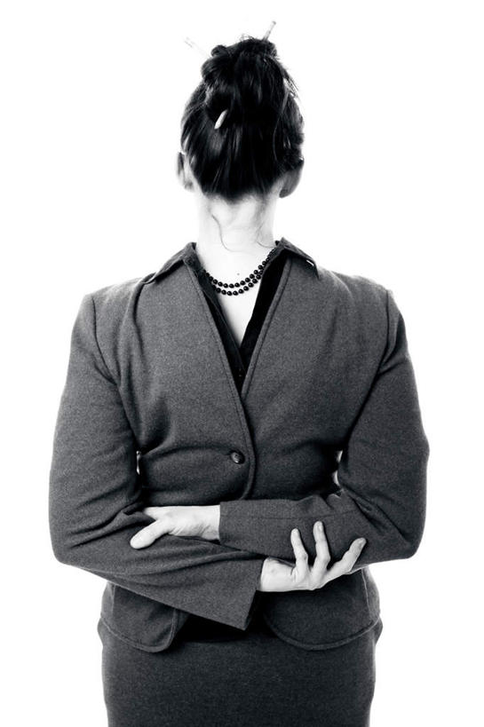 西方人,一个人,站,双手交叉,竖图,室内,白天,白色背景,项链,欧洲,欧洲人,仅一个年轻女性,仅一个女性,仅一个人,朦胧,模糊,装饰品,背面,饰品,首饰,站着,摄影,影棚,颠倒,倒置,年轻女性,女人,女性,白种人,站立,半身,彩图,影棚拍摄,拍摄