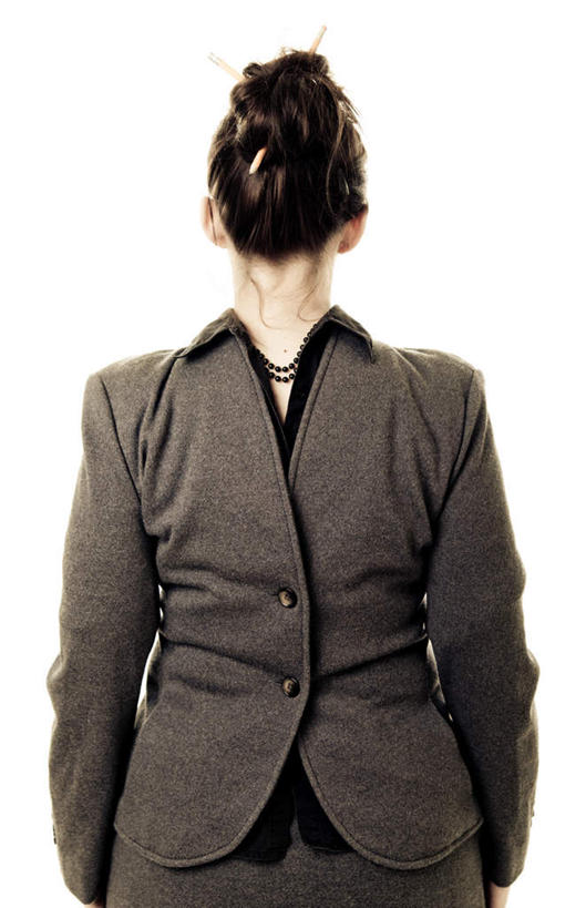 西方人,一个人,站,竖图,室内,白天,白色背景,项链,欧洲,欧洲人,仅一个年轻女性,仅一个女性,仅一个人,朦胧,模糊,装饰品,背面,饰品,首饰,站着,摄影,影棚,颠倒,倒置,年轻女性,女人,女性,白种人,站立,半身,彩图,影棚拍摄,拍摄