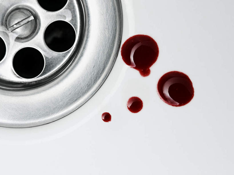 无人,竖图,俯视,室内,白天,卫生间,浴室,金属制品,阴影,光线,血,金属,水槽,影子,灯光,水斗,血迹,淋浴房,彩图,高角度拍摄,冲凉房,沐浴间,沐浴室