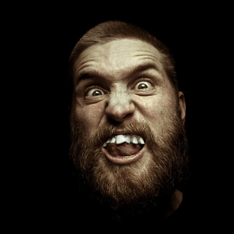 西方人,胡须,一个人,站,竖图,室内,白天,正面,欧洲,欧洲人,仅一个男性,仅一个人,仅一个中年男性,黑色背景,生气,站着,愤怒,摄影,影棚,发怒,情绪,脾气,忿怒,怨恨,强烈,激动,男人,男性,中年男性,白种人,胡子,络腮胡,站立,半身,彩图,影棚拍摄,拍摄