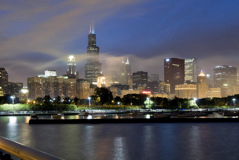 无人,高楼大厦,横图,全景,室外,夜晚,正面,度假,湖,湖泊,美景,水,城市风光,城市,大厦,建筑,摩天大楼,夜景,美国,湖面,景观,水流,水面,云,云朵,云彩,娱乐,蓝色,白云,蓝天,天空,湖水,天,享受,休闲,景色,放松,晴朗,北美,北美洲,美洲,伊利诺斯州,芝加哥,世界屠猪城,巨肩之城,劳动之城,伊利诺伊,伊利诺伊州,伊利诺州,芝加哥市,芝城,林肯之地,北亚美利加洲,亚美利加洲,灯火辉煌,火树银花,灯烛辉煌,晴空,彩图,大楼,高层建筑,高楼,摩天楼