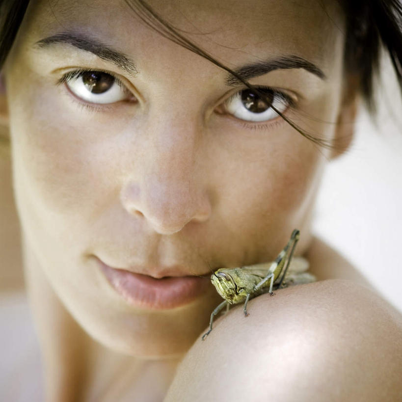 西方人,脸,头,眼睛,脸颊,眉毛,睫毛,一个人,站,方图,室内,白天,白色背景,正面,欧洲,欧洲人,瞳孔,仅一个年轻女性,仅一个女性,仅一个人,天然,扭头,注视,裸露,一只,自然,观察,看,站着,转头,眼部,摄影,影棚,赤裸,观看,察看,关注,裸,蚂蚱,年轻女性,女人,女性,白种人,头部,睫,脸部,脸蛋,眉,面部,眼,眼睫毛,眼眉,站立,半身,彩图,影棚拍摄,拍摄,眼眉毛