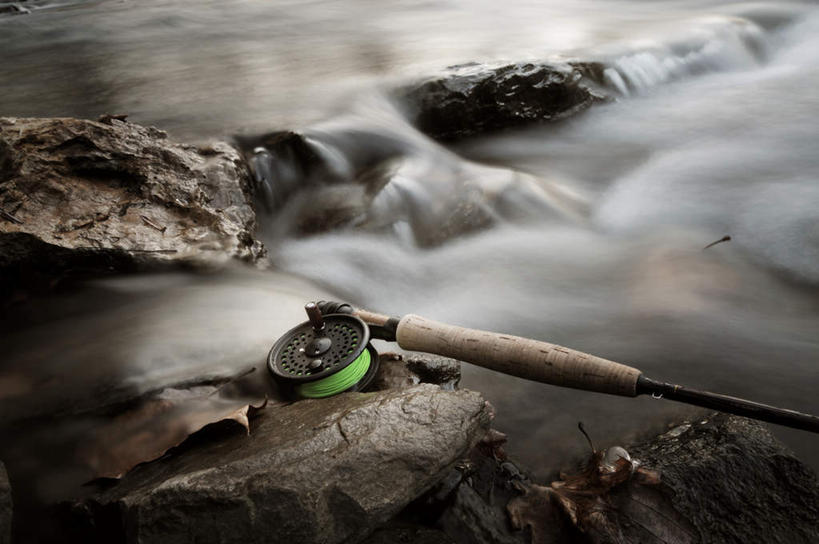 无人,横图,俯视,室外,特写,白天,垂钓,旅游,度假,河流,礁石,石头,美景,水,钓鱼竿,阴影,朦胧,模糊,反射,石子,影子,河水,景观,水流,娱乐,小溪,自然,绳子,溪水,享受,休闲,景色,放松,流动,活动,绳索,渔具,自然风光,钓竿,鱼竿,礁,石块,岩石,彩图,高角度拍摄,钓鱼,垂纶