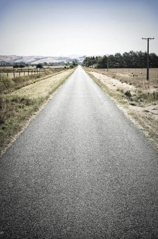 无人,竖图,室外,白天,正面,旅游,度假,自由,寂寞,草地,草坪,美景,山,山脉,树林,田园,植物,道路,路,公路,地平线,景观,山峰,辽阔,地面,交通,山峦,娱乐,草,树,树木,蓝色,绿色,蓝天,天空,自然,群山,天,享受,休闲,广阔,景色,放松,生长,成长,一望无际,自然风光,延伸,天地相交,无边无际,一马平川,遥远,孤单,自在,马路,彩图