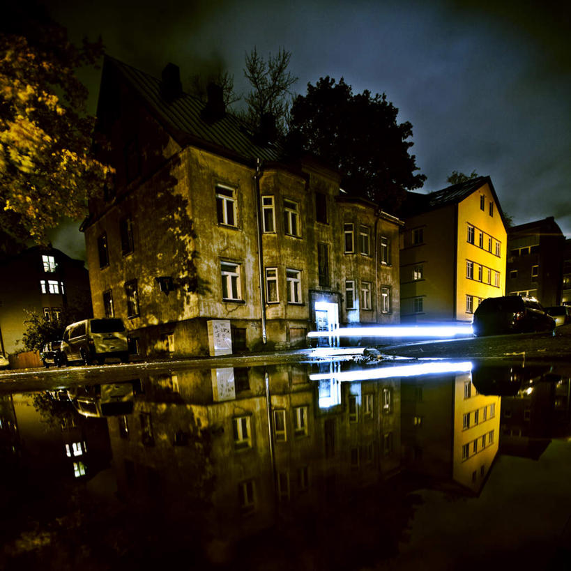 无人,家,方图,室外,夜晚,正面,旅游,度假,植物,道路,路,路灯,照明,欧洲,爱沙尼亚,房屋,屋子,水塘,小路,灯光,交通,首都,娱乐,楼房,住宅,灯,树,树木,蓝色,绿色,蓝天,天空,自然,天,享受,休闲,放松,生长,成长,照亮,照明设备,东欧,爱沙尼亚共和国,塔林,彩图,房子