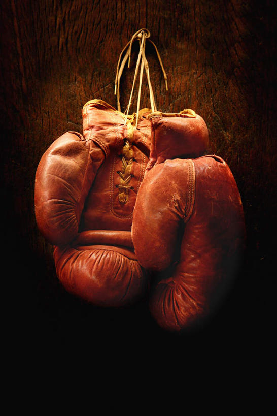 无人,拳击手,家,木屋,竖图,室内,特写,白天,正面,锻炼,比赛,运动,拳击,静物,阴影,反射,钉子,影子,墙,拳击手套,墙壁,墙面,住宅,手套,五金,紧固,牢固,体育,拳击家,拳击运动员,彩图,健身,茅舍,茅屋,棚屋,小木屋,小屋,稳固